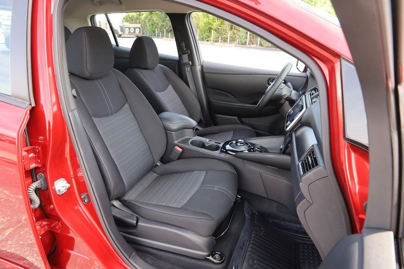 Nissan LEAF Vehicle Image 26