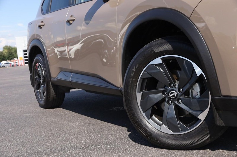Nissan Rogue Vehicle Image 03