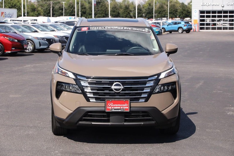 Nissan Rogue Vehicle Image 04