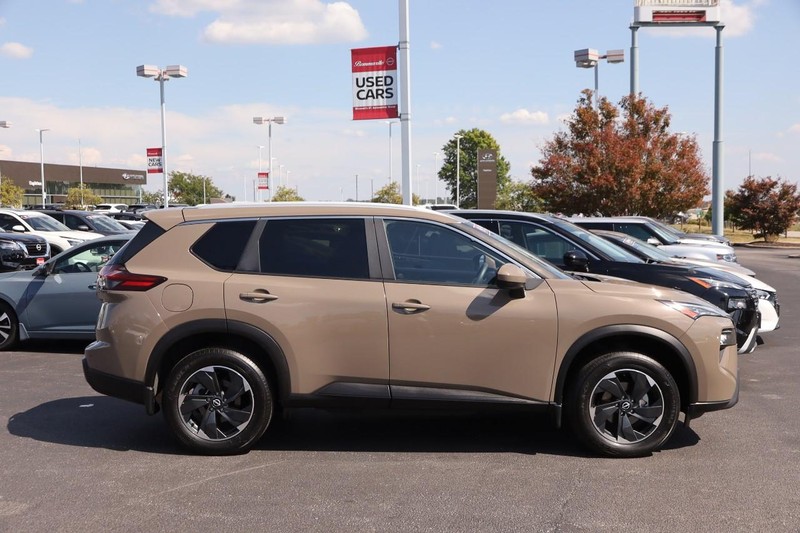Nissan Rogue Vehicle Image 05