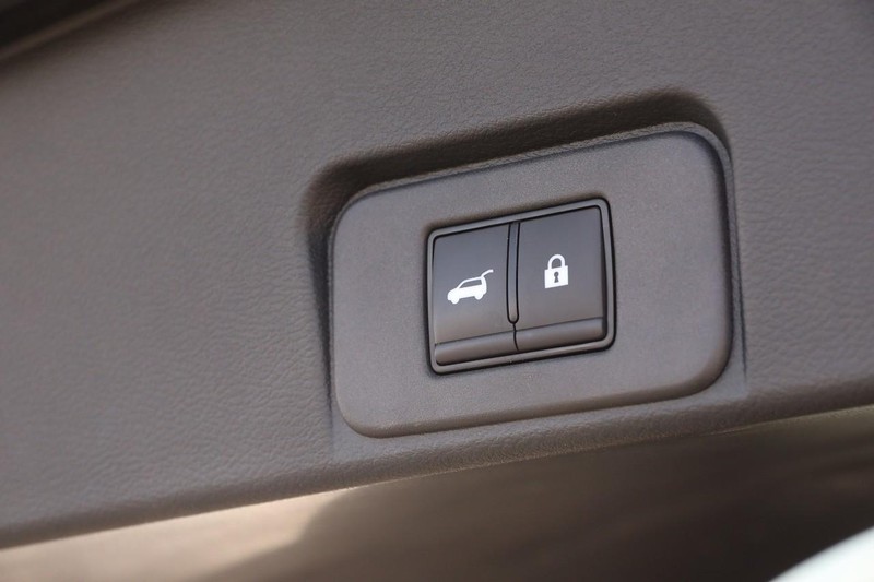 Nissan Rogue Vehicle Image 08