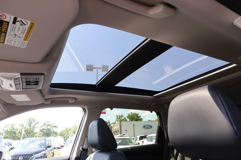 Nissan Rogue Vehicle Image 09