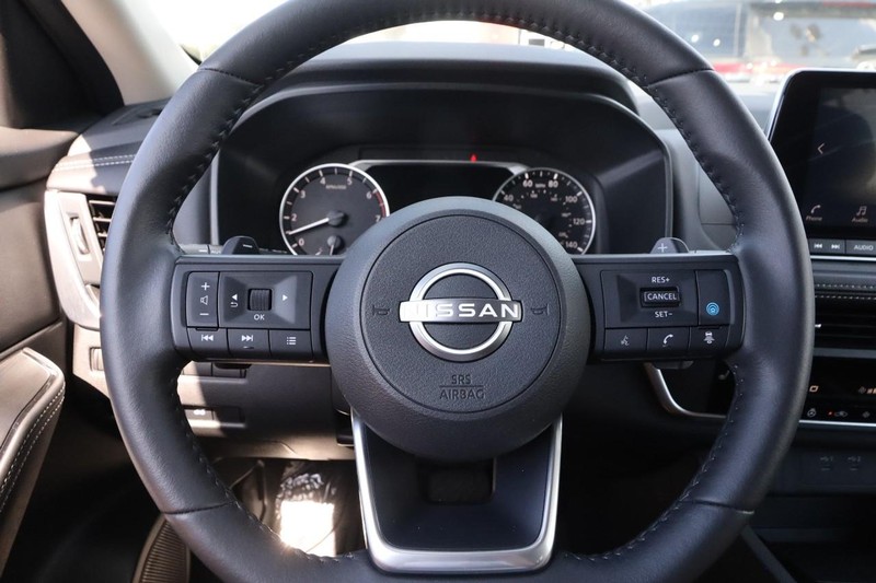 Nissan Rogue Vehicle Image 12