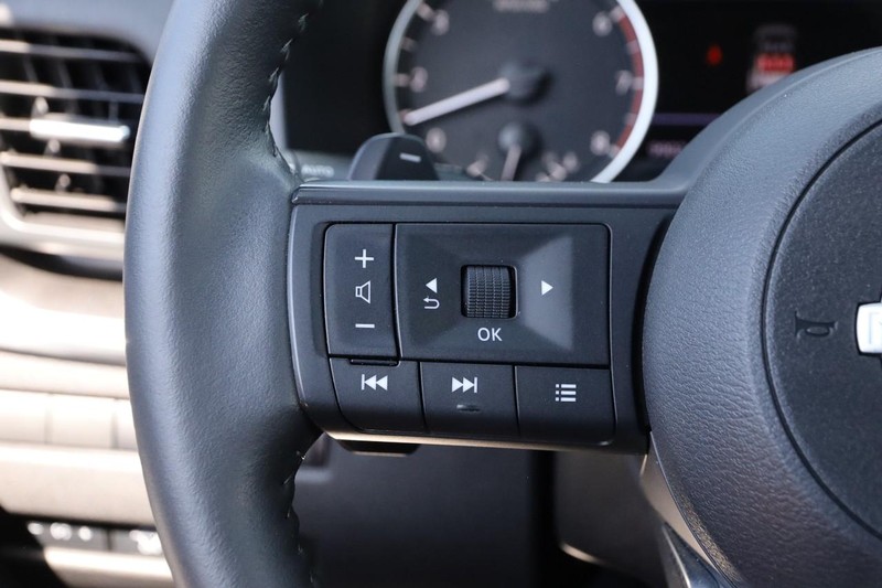 Nissan Rogue Vehicle Image 13