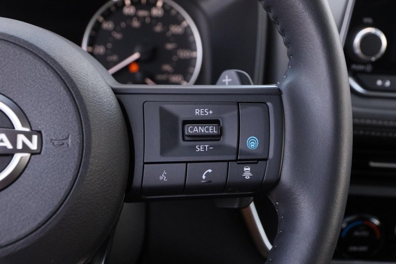 Nissan Rogue Vehicle Image 14