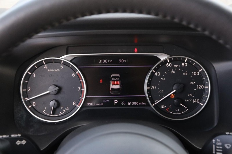 Nissan Rogue Vehicle Image 15