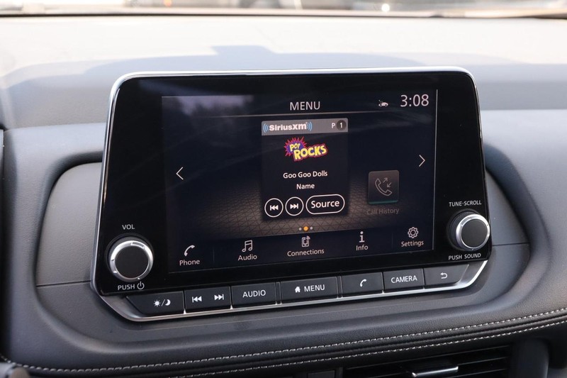 Nissan Rogue Vehicle Image 16