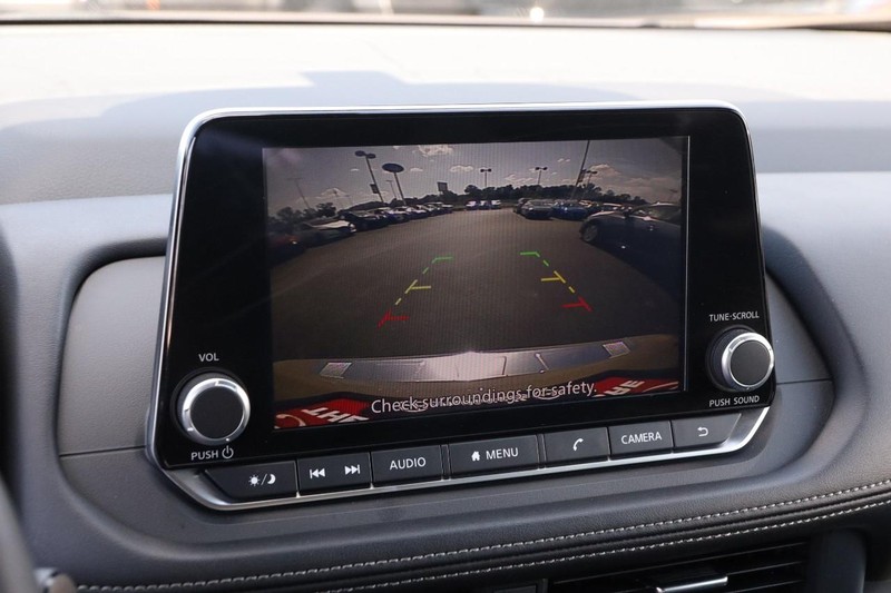 Nissan Rogue Vehicle Image 17