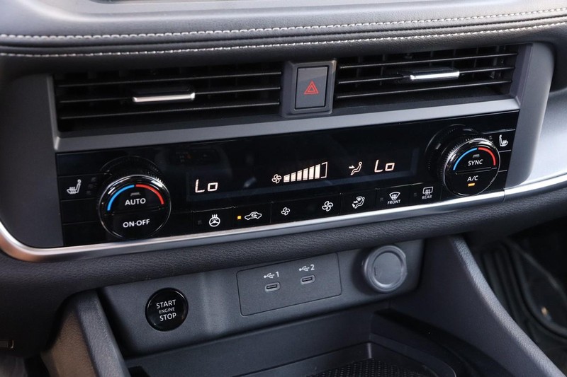 Nissan Rogue Vehicle Image 18