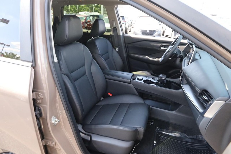 Nissan Rogue Vehicle Image 25