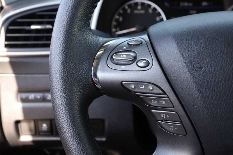 Nissan Murano Vehicle Image 11