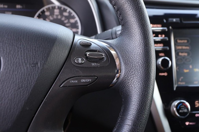 Nissan Murano Vehicle Image 12