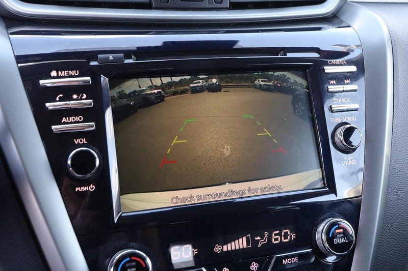 Nissan Murano Vehicle Image 16