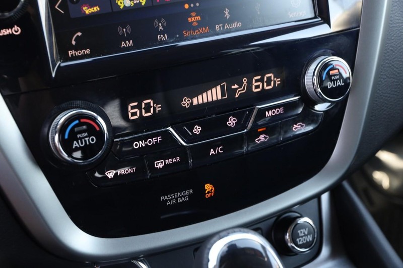 Nissan Murano Vehicle Image 17