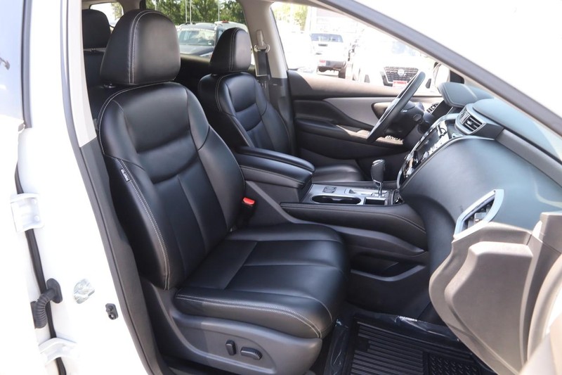 Nissan Murano Vehicle Image 24