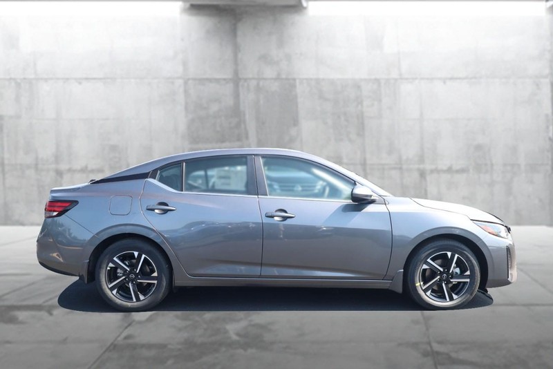 Nissan Sentra Vehicle Image 05