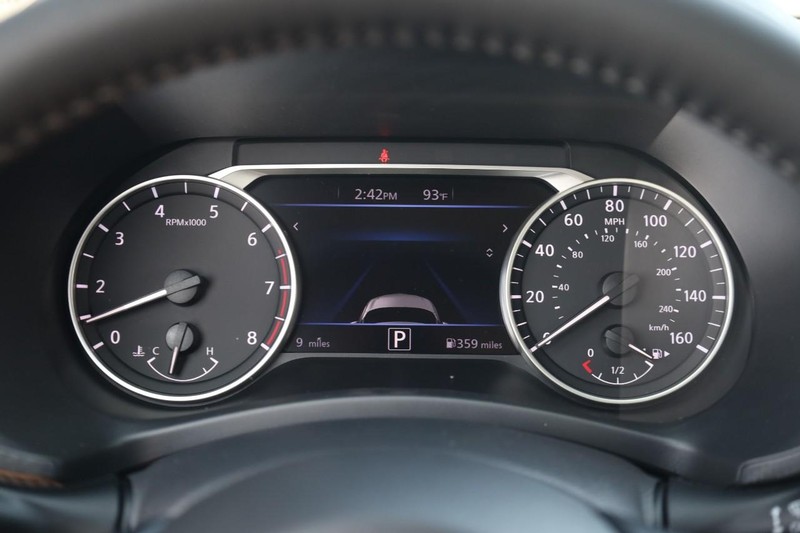 Nissan Sentra Vehicle Image 10