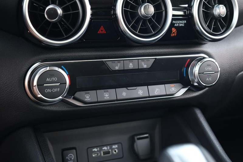 Nissan Sentra Vehicle Image 14