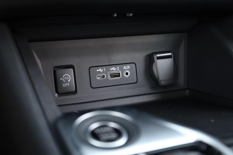 Nissan Sentra Vehicle Image 15