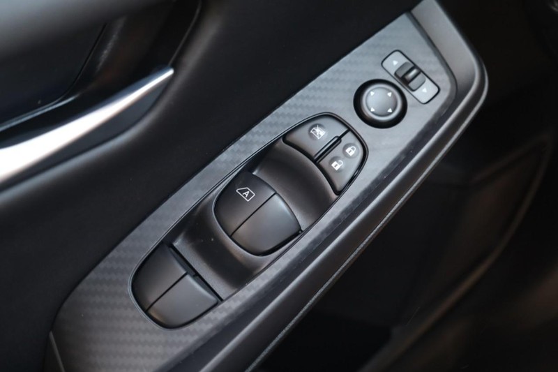 Nissan Sentra Vehicle Image 18