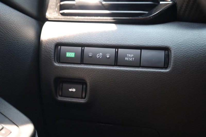 Nissan Sentra Vehicle Image 19