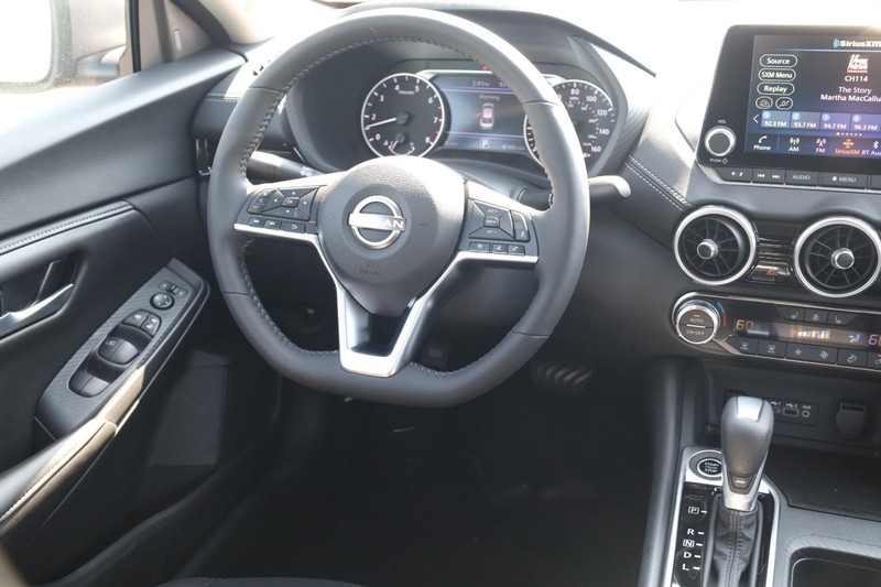 Nissan Sentra Vehicle Image 23