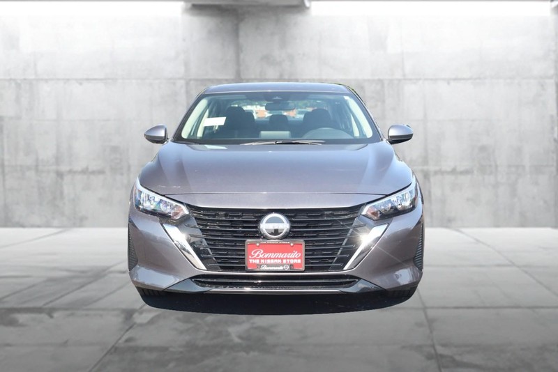 Nissan Sentra Vehicle Image 04