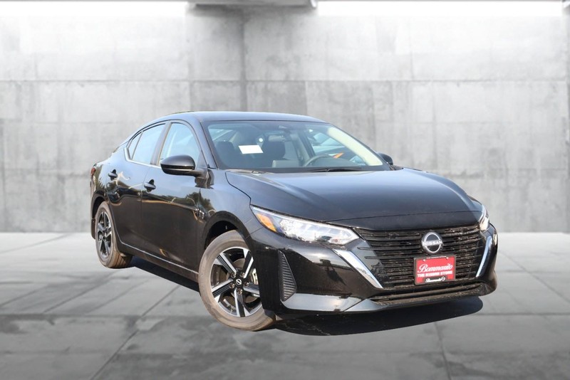 Nissan Sentra Vehicle Image 02