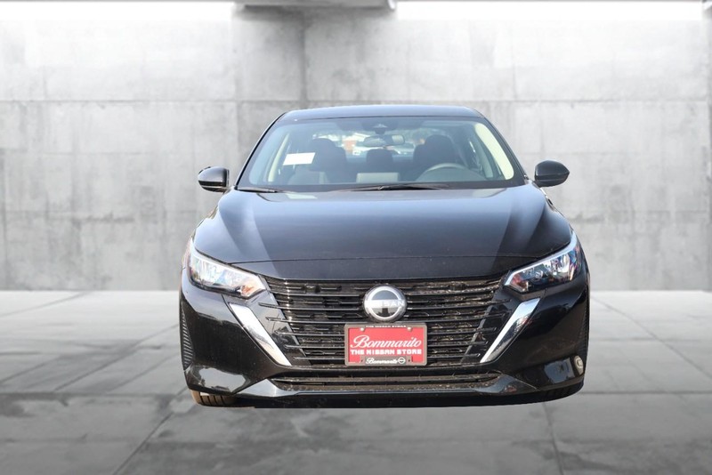 Nissan Sentra Vehicle Image 04