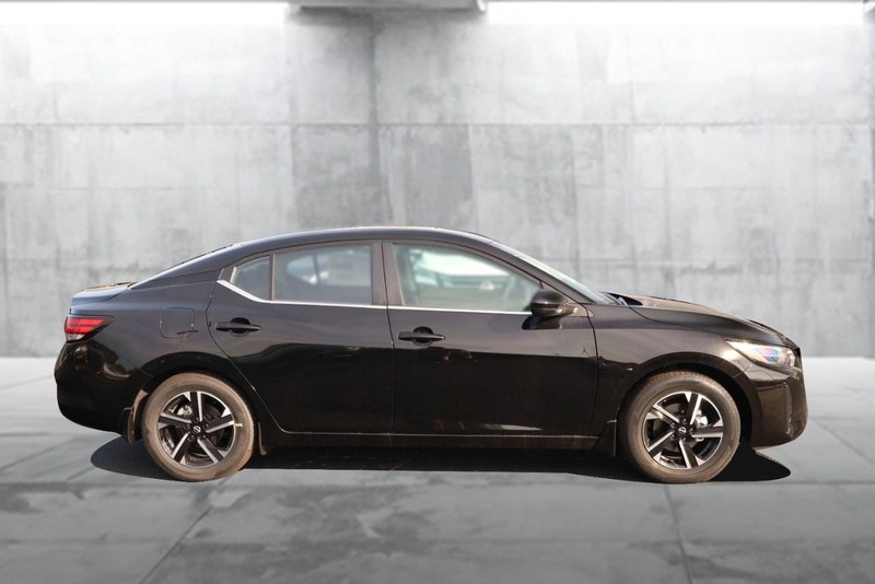 Nissan Sentra Vehicle Image 05