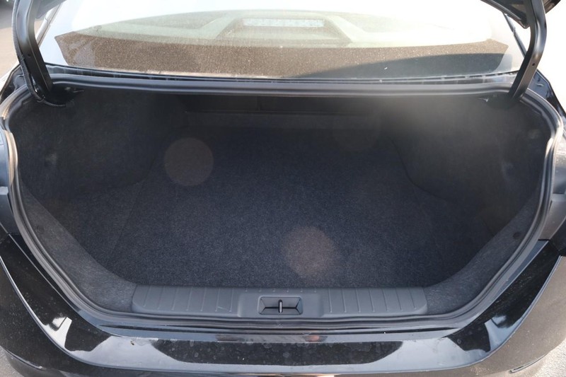 Nissan Sentra Vehicle Image 07