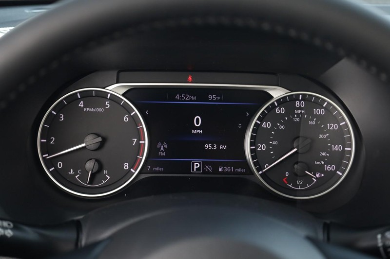 Nissan Sentra Vehicle Image 10