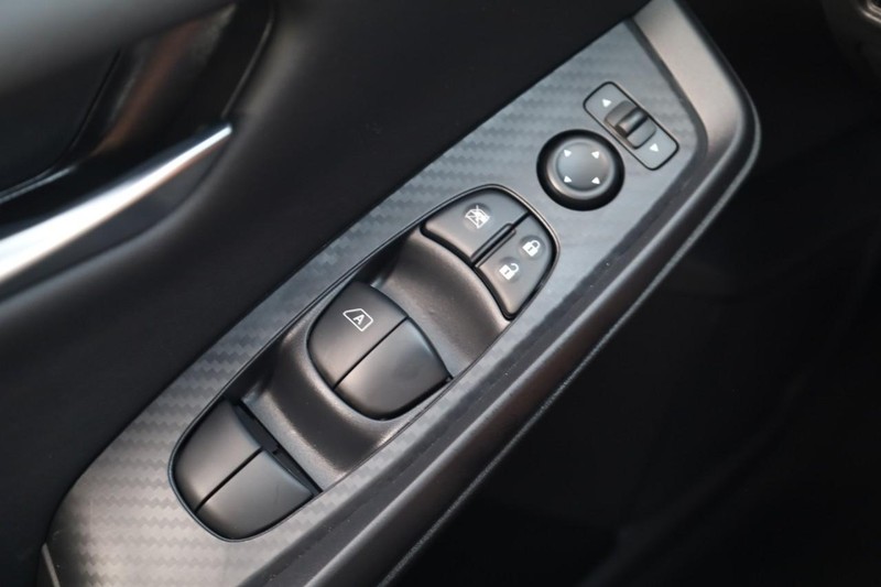 Nissan Sentra Vehicle Image 18