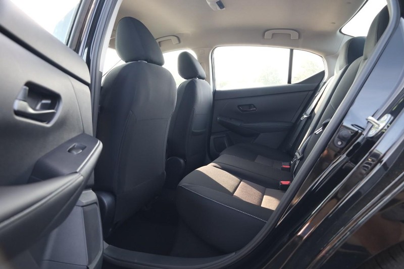 Nissan Sentra Vehicle Image 20
