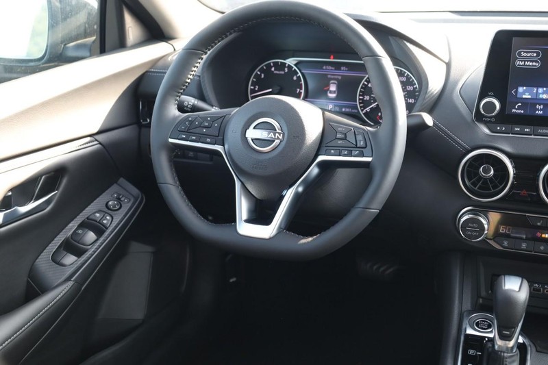 Nissan Sentra Vehicle Image 23