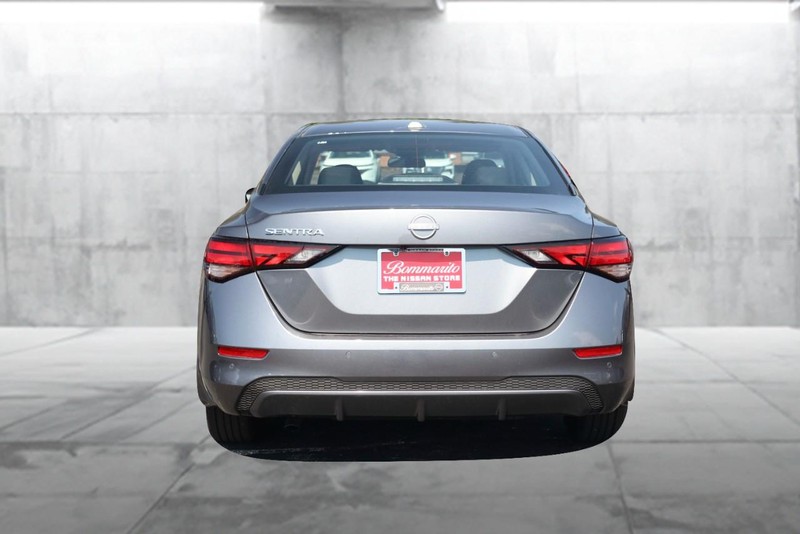 Nissan Sentra Vehicle Image 06