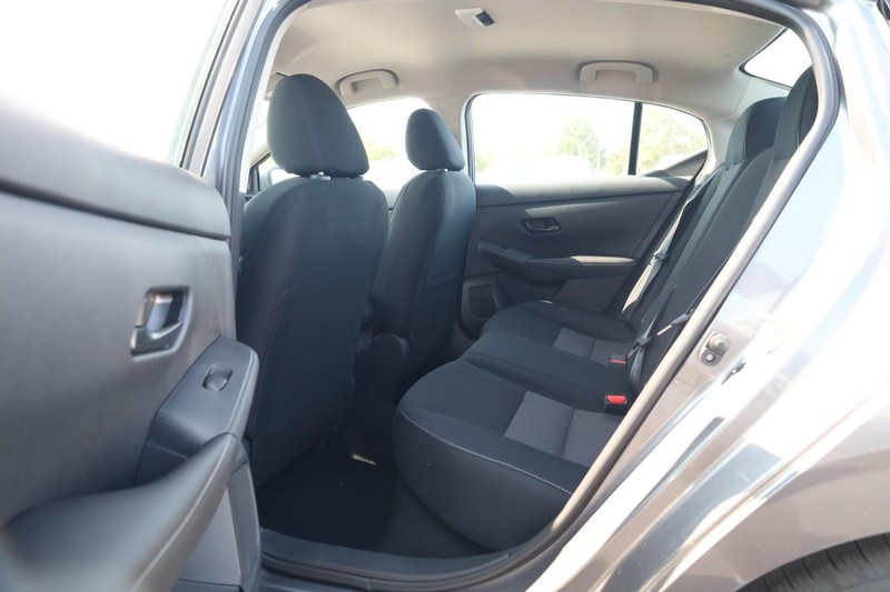 Nissan Sentra Vehicle Image 20