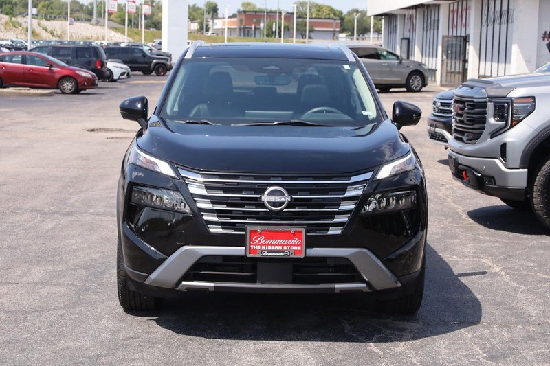 Nissan Rogue Vehicle Image 04