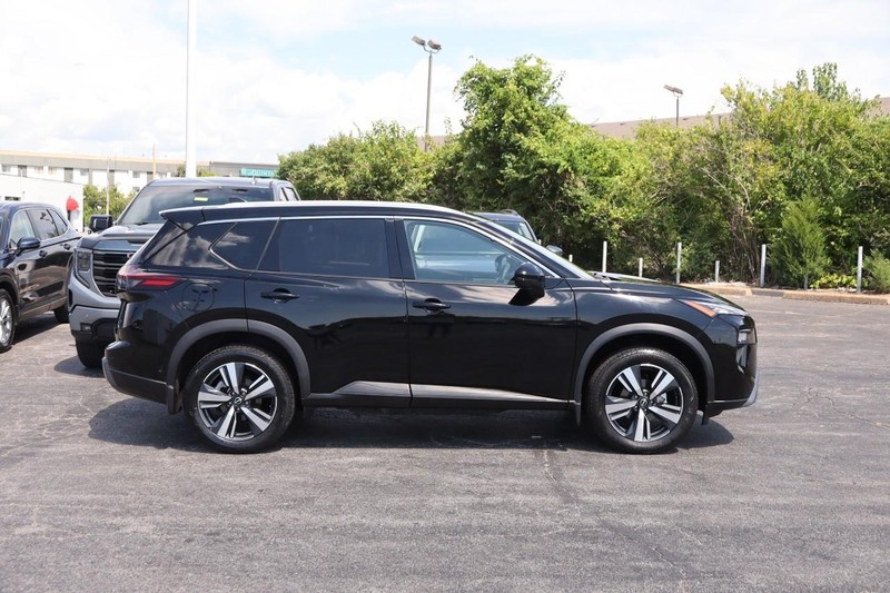 Nissan Rogue Vehicle Image 05