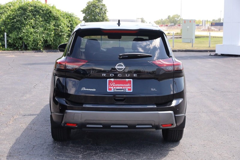 Nissan Rogue Vehicle Image 06