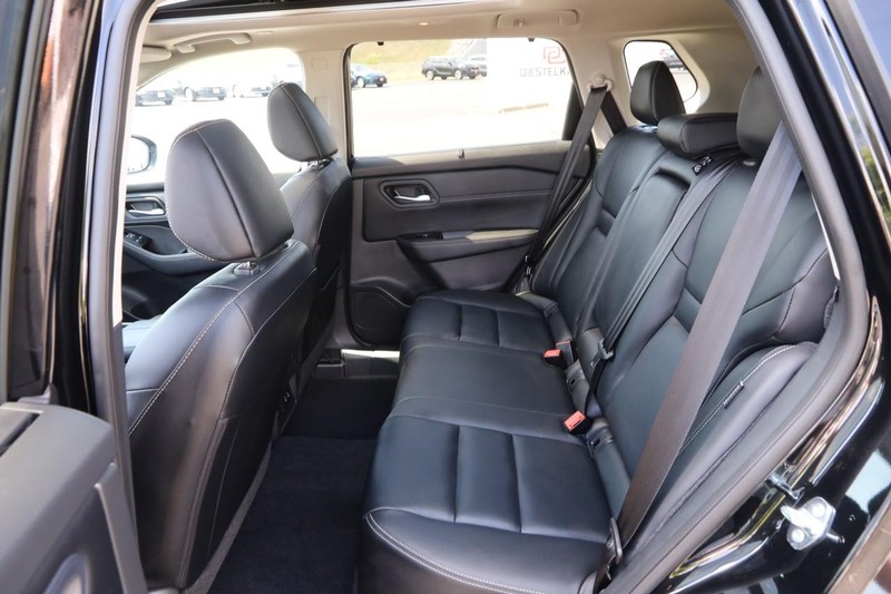 Nissan Rogue Vehicle Image 11