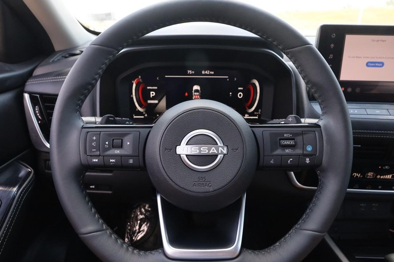 Nissan Rogue Vehicle Image 12