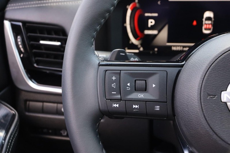 Nissan Rogue Vehicle Image 13