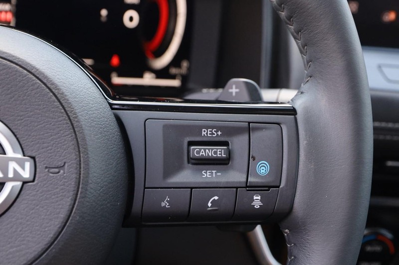 Nissan Rogue Vehicle Image 14