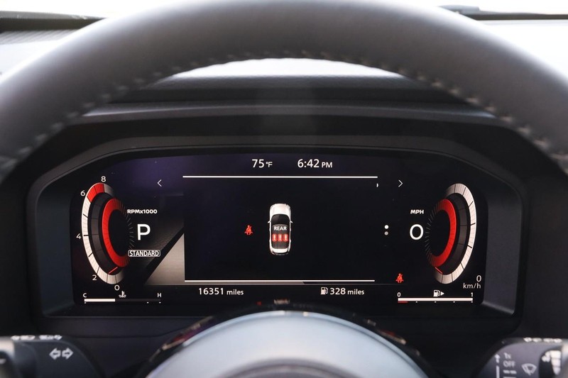 Nissan Rogue Vehicle Image 15