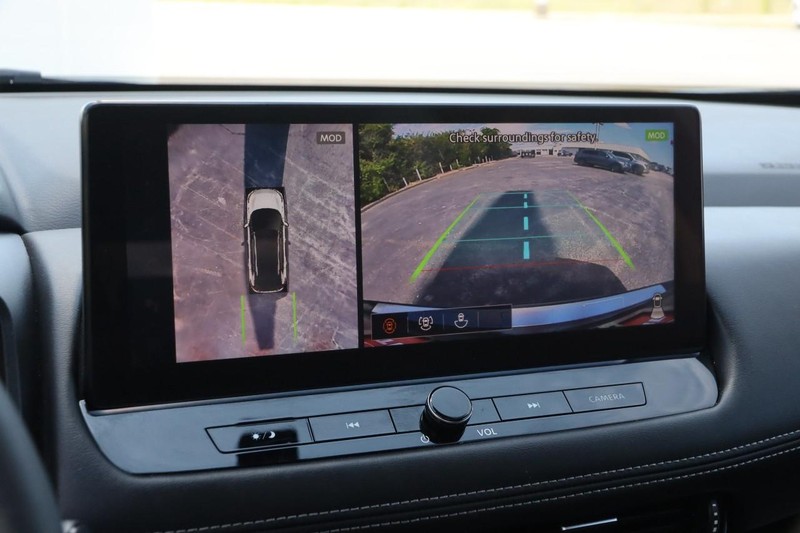 Nissan Rogue Vehicle Image 17