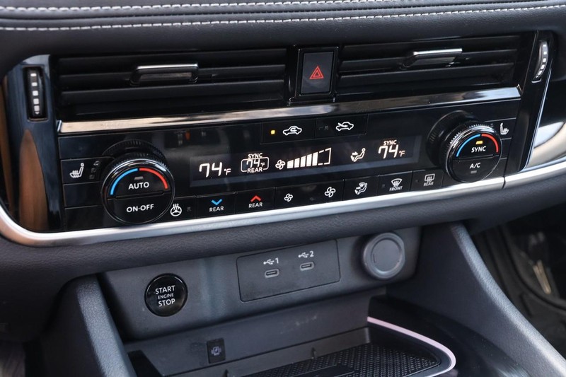 Nissan Rogue Vehicle Image 18