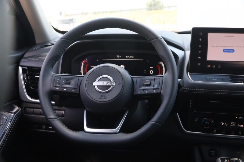 Nissan Rogue Vehicle Image 22