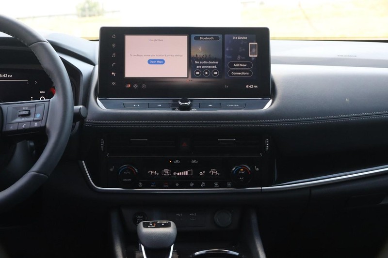 Nissan Rogue Vehicle Image 23