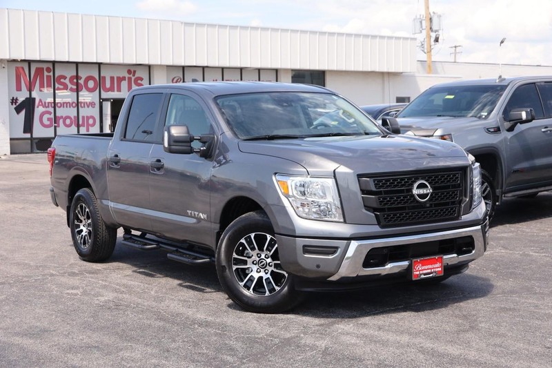 Nissan Titan Vehicle Image 02